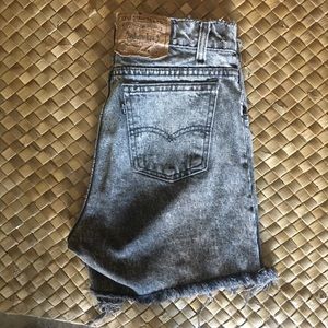 Vtg gray levi’s cut off shorts 28w